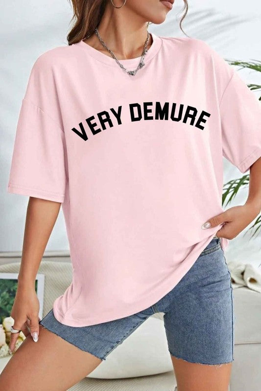 VERY DEMURE OVERSIZED GRAPHIC TEE