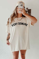 VERY DEMURE OVERSIZED GRAPHIC TEE