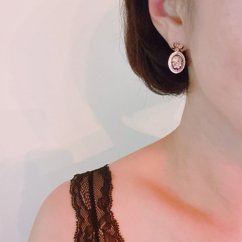 Black Bow Rose Drop Earrings – Elegant Black and Gold Antique-Inspired with Bow Accents